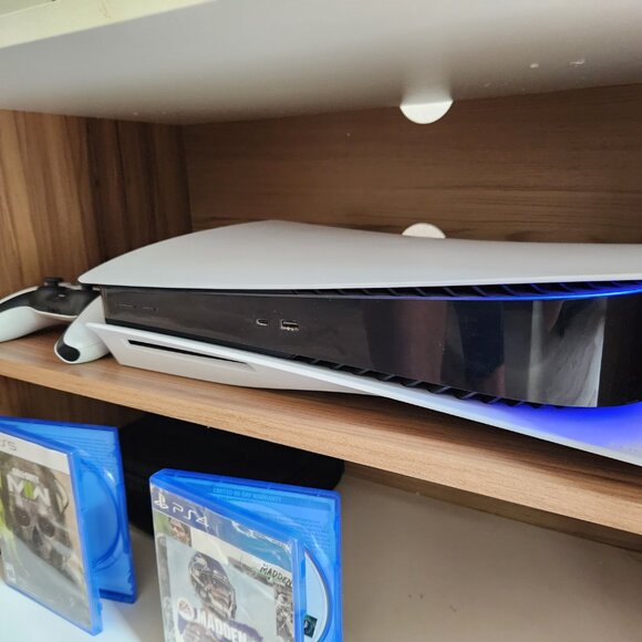 PlayStation 5 Disk with 2nd blue controller and 2 games - Picture 3 of 4